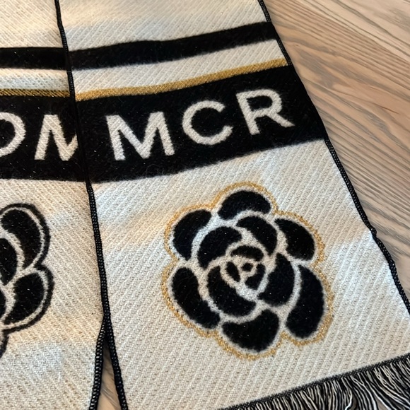 Chanel scarf from the Metiers 2024 collection - Picture 2 of 4